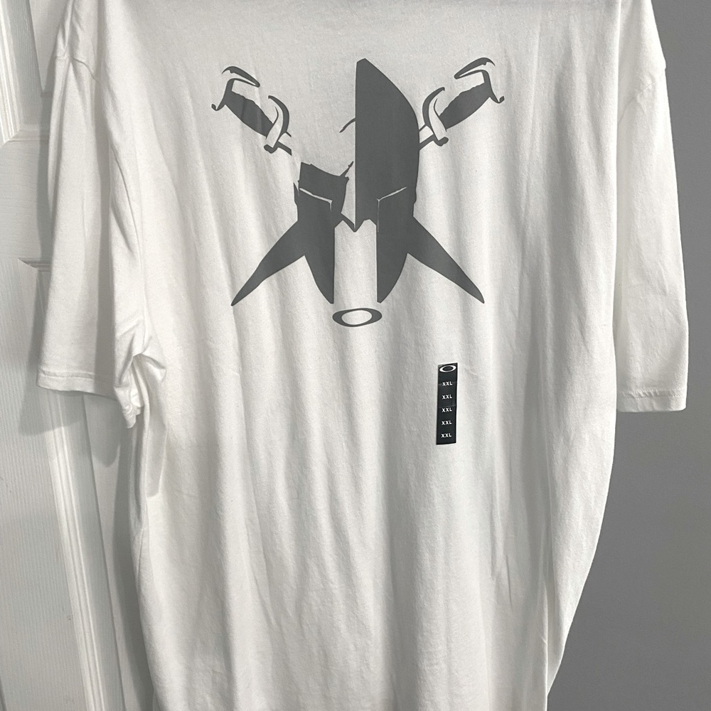 Oakley Men’s. Graphic Tee XXL NWT